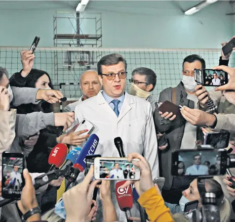  ??  ?? Alexander Murakhovsk­y, chief doctor of the Omsk hospital where Alexei Navalny is receiving medical treatment after he was taken ill on a plane, speaks to the media