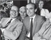  ??  ?? Poulain. Avec son mentor Jacques Chirac, en 1982. Au RPR, le directeur de campagne du maire de Paris est surnommé l’« Attali de Chirac ».