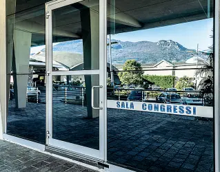  ??  ?? Nuovo locale
La sala congressi dove da lunedì si svolgerann­o le lezioni