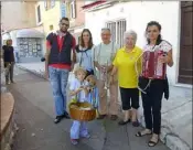  ??  ?? Les chamada (aubades à la population) ont ouvert le Festin de la Saint-Michel.