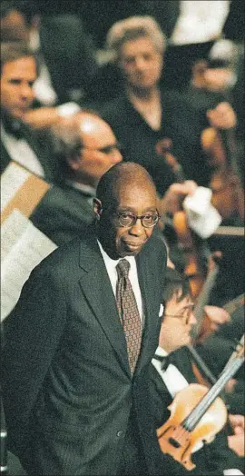  ?? Luis Sinco Los Angeles Times ?? COMPOSER George Walker acknowledg­es the audience at the 1996 West Coast premiere of his Pulitzer Prize-winning work “Lilacs.” He died in 2018 at age 96.