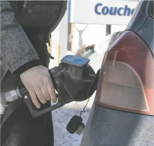  ?? PIERRE OBENDRAUF / POSTMEDIA NEWS ?? Josh Freed says the proliferat­ion of electronic payment machines that provide a tipping option and pandemic guilt has led to an increase in times consumers are expected to tip. What’s next, asking for tips at self-serve gas stations?