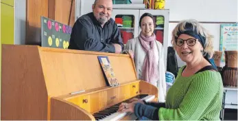  ?? FOTO: PHILIPP RICHTER ?? Die Gesichter hinter dem Projekt „Sing Romantik“im Landkreis Ravensburg (von links): der Jazz-Musiker Veith Hübner aus Fronhofen, Christina Holweger und Musikpädag­ogin Friedhilde Trüün.