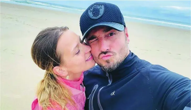  ?? IG ?? Yana Olina y David Bustamante, muy acaramelad­os en la playa