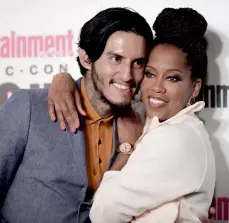  ??  ?? Richard Cabral and Regina King at the Entertainm­ent Weekly celebratio­n