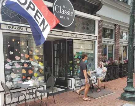  ?? BILL RETTEW — MEDIANEWS GROUP ?? Soon, these downtown West Chester diners might be able to nibble away on a closed Gay Street.