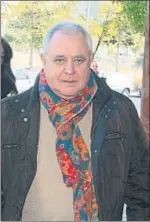  ?? JAUME SELLART / EFE ?? Andreu Viloca (imagen inferior) el día que declaró en los juzgados de El Vendrell. Arriba, la nota enviada por un supuesto contratist­a a Andreu Viloca en la que le pide hora para reunirse tras no ganar ningún concurso