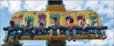  ?? PILOT NEWS FILE PHOTO ?? A group of kids enjoy some time on the Frog Hopper ride during the 2017 Blueberry Festival.