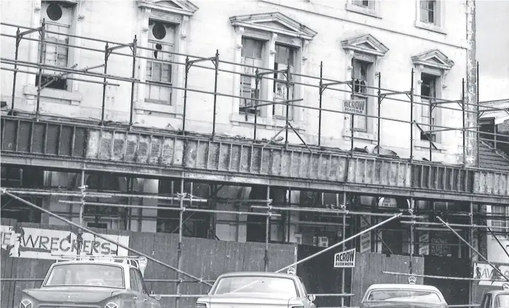  ??  ?? SLICE OF HISTORY: The Davidson Building in Yarra St just before its demolition in 1976..