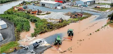  ?? NORTHERN ADVOCATE/SUPPLIED KAIPARA DISTRICT COUNCIL ?? Cyclone Gabrielle brought widespread flooding to Kaipara including here at Kaihu Valley.
Damage on the road to Kaipara Harbour's remote harboursid­e community of Tinopai, which was initially cut off the outside world by the cyclone's damage.