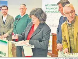  ?? FRANCISCO J. OLMO /EUROPA PRESS ?? Carmen Álvarez firmando el Acuerdo de Doñana el pasado 30 de enero.