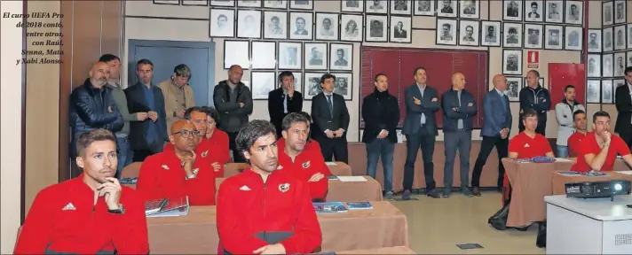  ??  ?? El curso UEFA Pro de 2018 contó, entre otros, con Raúl, Senna, Mata y Xabi Alonso.
