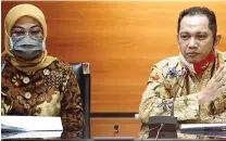  ?? FEDRIK TARIGAN/JAWA POS ?? PENCEGAHAN: Wakil Ketua KPK Nurul Ghufron dan Menaker Ida Fauziyah menjelaska­n penyaluran bantuan subsidi upah di gedung KPK kemarin.