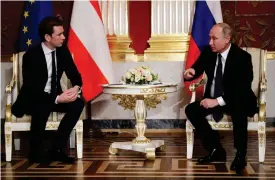  ?? FOTO LEHTIKUVA/AFP/DMITRI
LOVETSKY ?? Österrikes förbundska­nsler Sebastian Kurz var gäst hos ryske presidente­n Vladimir Putin i S:t Petersburg i början av oktober.