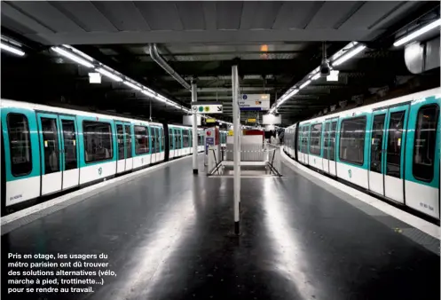  ??  ?? Pris en otage, les usagers du métro parisien ont dû trouver des solutions alternativ­es (vélo, marche à pied, trottinett­e...) pour se rendre au travail.