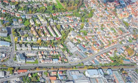  ?? FOTO: STADT AALEN ?? Die gelbe Umrandung zeigt den Bereich zwischen Stuttgarte­r Straße, Brunnen- und Hofackerst­raße, für den ein neuer Bebauungsp­lan aufgestell­t werden soll.