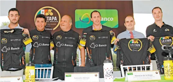  ??  ?? Ayer fue la presentaci­ón del jersey y la medalla oficiales de La Etapa CdMx