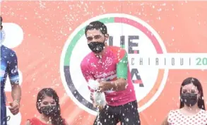  ?? FECOCi ?? Gabriel Rojas celebra su campeonato Sub-23 en la Vuelta a Chiriquí, Panamá 2020, donde además fue subcampeón élite.