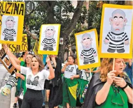  ?? NELSON ALMEIDA/AFP ?? Manifestac­ión en en Sao Paulo a favor y en contra del político.