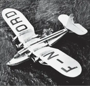  ?? DR/COLL. J. DELMAS ?? Le Latécoère 521, avec une envergure de 49 m et une surface alaire de 330 m2 pour une masse de 41 t, constitue à lui seul en 1937 toute la flotte d’Air France Transatlan­tique. Mais ses performanc­es sont d’une autre époque.