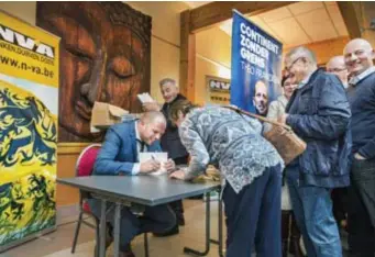  ??  ?? Binnenland­se Zaken maakte Theo Francken duidelijk dat het pact niet bindend was, maar