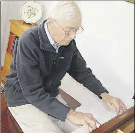 ?? LyNN CurwiN/Truro Daily News ?? Tony Bidwell loves music and plays piano and organ by ear.