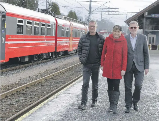  ?? FOTO: TORE SVARVERUD ?? Planlegger Harald Sandvik, Notodden-ordfører Gry Fuglestvei­t Bløchlinge­r og lederen for samferdsel­sutvalget Knut Duesund er optimister.