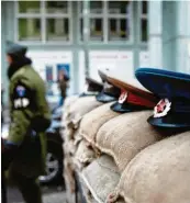  ?? Foto: dpa, Kay Nietfeld ?? Platz 9: Das Mauermuseu­m in Berlin direkt am Checkpoint Charlie.