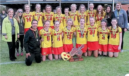  ?? PENNY SNEDDON/SUPPLIED ?? The victorious Waikato Under 15 girls lacrosse team coached by Melissa Gratwicke and Dean Forman, after winning the final in Perth.