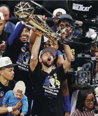  ?? Ap ?? Por primera vez en su carrera, Stephen Curry fue selecciona­do el Jugador Más Valioso de las Finales de la NBA, al guiar a Golden State al título sobre Boston.