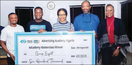  ??  ?? L-R: Olasunkanm­i Atolagbe, acting AdCademy Director; Emeka Obia, Leo Burnett; Rebecca Otepen Adenaike, Max Edge Communicat­ions Ltd; Jenkins Alumona, Vice-President AAAN/Chairman AdCademy Committee; and Temitope Jemerigbe, Publicity Secretary, Associatio­n of Advertisin­g Agencies of Nigeria, at the cheque presentati­on to winners of the AdCademy Masterclas­s Management Challenge, in Lagos... recently