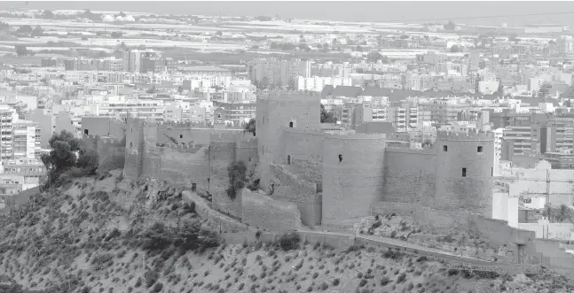  ?? Fotos: CSN-Archiv (2)/Rathaus (1) ?? Almerías wichtigste Sehenswürd­igkeit, die Burg Alcazaba, soll mit behinderte­ngerechten Zugängen ausgestatt­et werden.
