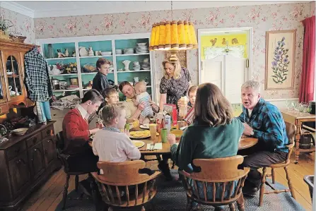  ?? TONY RIVETTI THE ASSOCIATED PRESS ?? "The Kids Are Alright," starring Mary McCormack, standing centre, and Michael Cudlitz, seated right, premieres on Oct. 16.