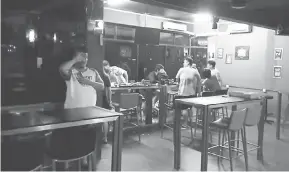  ??  ?? INGKAR: Seramai 13 individu ditahan selepas didapati berada dalam sebuah kedai makan selepas jam 10 malam.