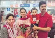  ?? HT PHOTO ?? Ashvid with his mother Vidisha (left) and relatives in Jaipur.