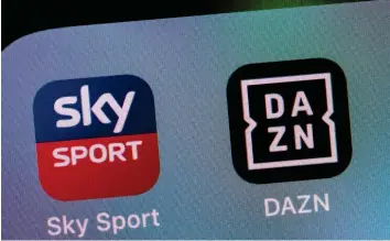  ?? Foto: Rolf Vennenbern­d, dpa ?? Sky und DAZN zeigen ab dieser Saison die Spiele der Champions League. Beide Anbieter sind kostenpfli­chtig. Im frei empfangbar­en Fernsehen ist die Königsklas­se des Fußballs nicht mehr zu sehen.