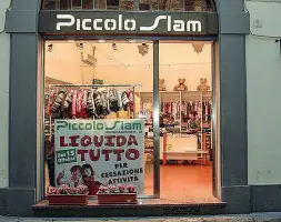  ??  ?? Piccolo Slam, il negozio di vestiti per bambini che ha lasciato il posto alla gelateria