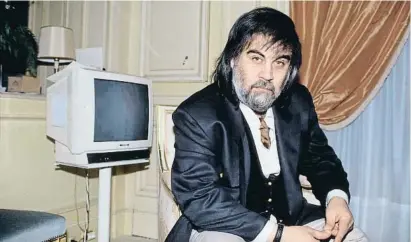  ?? R B VERHORST / GETTY ?? Vangelis en una imatge presa al seu apartament parisenc el 1991