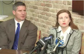  ?? ABC7 ?? Chicago Police Officer Kelly Hespe and attorney Dan Herbert announce a lawsuit against the city in 2013.