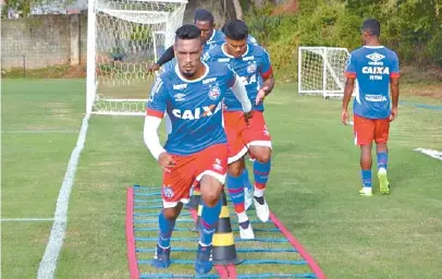  ??  ?? Hernane voltará ao time titular do Bahia amanhã, contra o Paraná, em jogo único pela Copa do Brasil