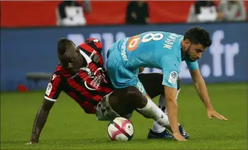  ?? (Photos Sébastien Botella) ?? Ici en duel avec Sanson, l’Italien a débuté fort, avant de disparaîtr­e...