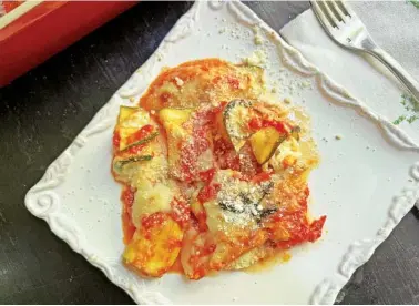  ?? PHOTO BY GRETCHEN MCKAY/PITTSBURGH POST-GAZETTE/TNS ?? Thinly sliced zucchini stands in for pasta noodles in these vegetarian lasagna roll-ups.