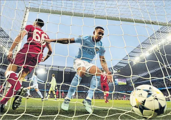  ?? FOTO: GETTY ?? El tempranero gol de Gabriel Jesús fue insuficien­te para la remontada del City que perdió de nuevo ante un Liverpool con más pegada