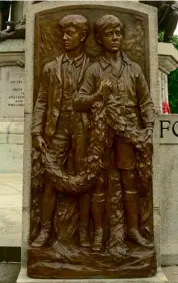  ??  ?? Port Sunlight war memorial in Cheshire, with sculpture by Sir William Goscombe John, commemorat­es men of the Lever Brothers soap factory.