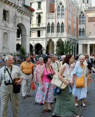  ??  ?? Turisti
I visitatori di Padova aumentano ma non superano Terme e Colli