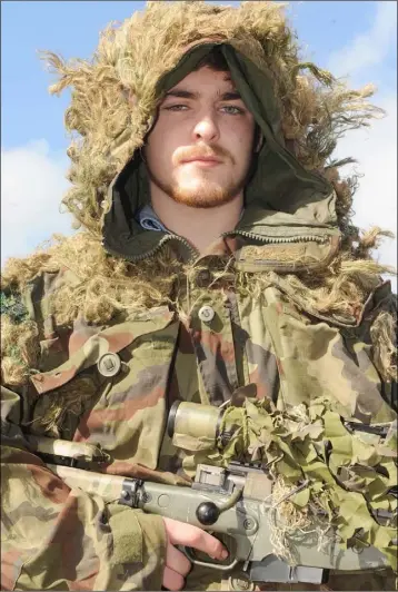 ??  ?? Ronan Goodman at the Defence Forces recruitmen­t roadshow in Aiken Barracks.