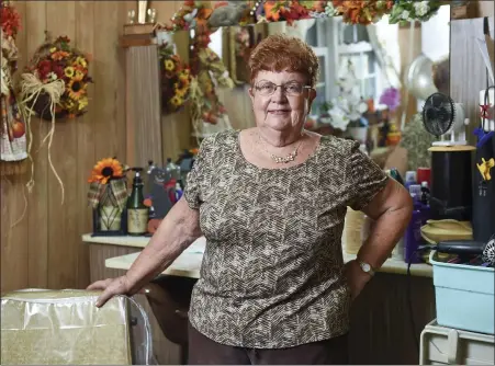  ?? BEN HASTY — READING EAGLE ?? Raelyn Mertz in the hair salon she operates in the back of her home in Maxatawny Township. She has been a hairdresse­r for 57 years.