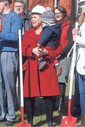  ?? ?? Patty Quessenber­ry, Ozark School Board President, thanks the community for voting for the bond, funding the storm shelter project at five Ozark schools.