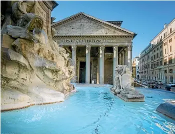  ?? 123RF ?? The Pantheon Fountain sits in front of the majestic temple.