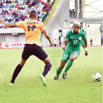  ??  ?? Super Eagles vice-captain Eddy Ogenyi Onazi tries to dribble past a Zambian players during the Russia 2018 World Cup qualifier in Uyo on September 1, 2017. Nigeria won 1-0